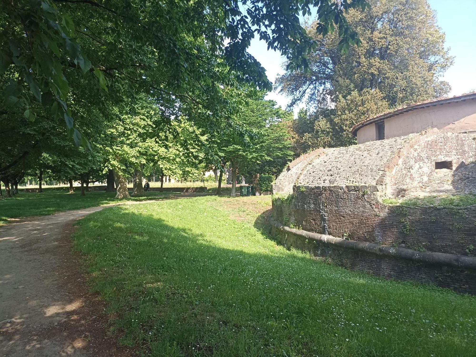 הוילה Gem In The City Center Of Lucca With Air Conditioning - Exclusive Ground Floor House Inside The Walls Close To Botanical Garden And Piazza San Martino מראה חיצוני תמונה