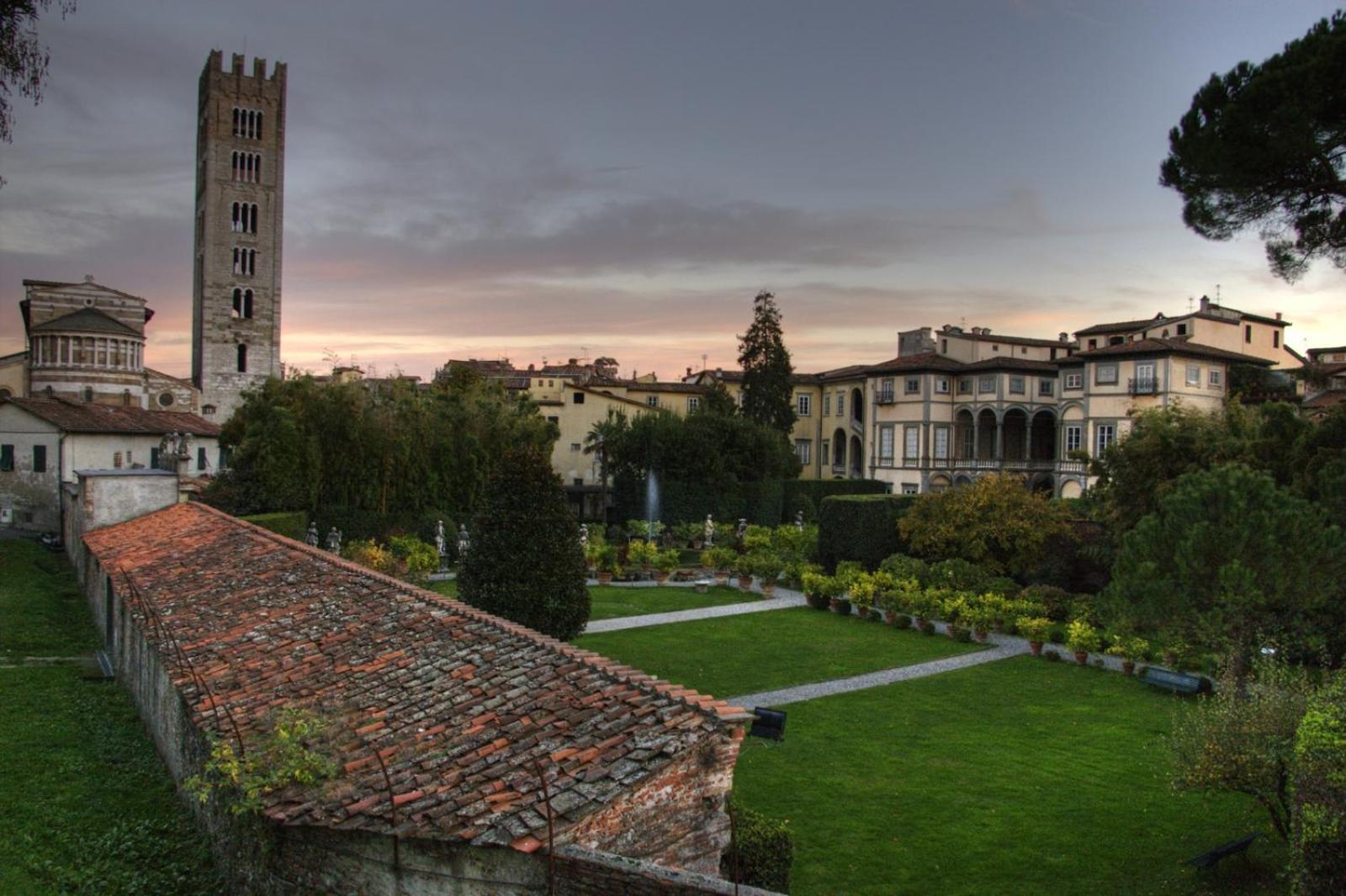 הוילה Gem In The City Center Of Lucca With Air Conditioning - Exclusive Ground Floor House Inside The Walls Close To Botanical Garden And Piazza San Martino מראה חיצוני תמונה